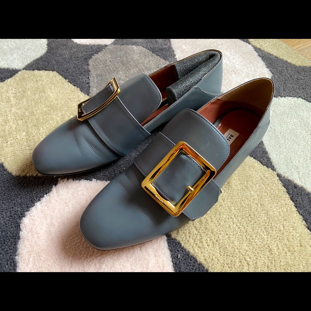 Bally Loafers in very good condition! Only wear several times. Worth to buy